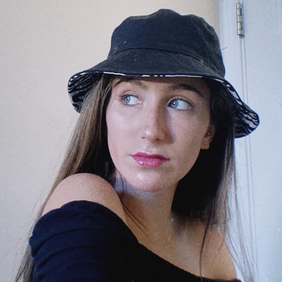 Meet your Posher, Sedona - Picture 2 of 8